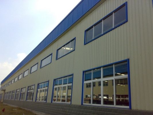 Aufbau von Stahlkonstruktionen aus galvanisiertem Stahl für Industrielager
