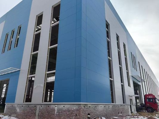 Robuster, praktischer Lagerhallenbau aus Stahlkonstruktion, vorgefertigt