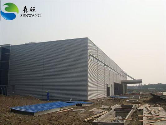 Anpassbare Stahlkonstruktionswerkstatt mit EPS-Sandwichpaneelen und Ingenieurmontage vor Ort