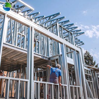 Verschraubte Stahlkonstruktions-Lagerhalle mit Stahl-Sandwichpaneelen und CAD-Zeichnungsdesign für viktorianische und moderne Stile