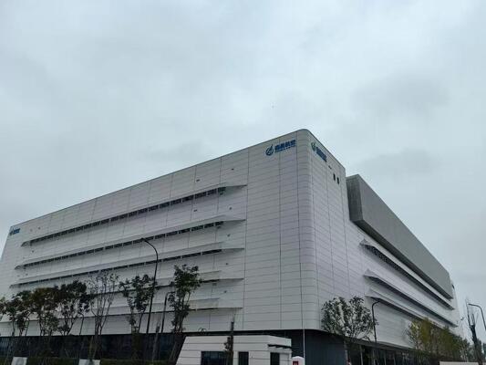 Erdbebenbeständige Stahlkonstruktion der Klasse 7-9 Lagerhaus mit einem festen H-förmigen Stahlbalken und Aluminiumlegierung Doppelglasfenstern