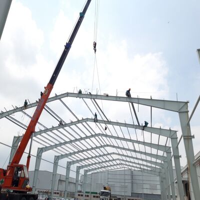 Stahlbau mit Aluminiumlegierungsfenster, bis zu 30 m Höhe und Windlastbeständigkeit für langfristige Stabilität